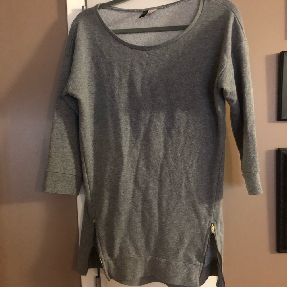 Women’s sweater with zipper details